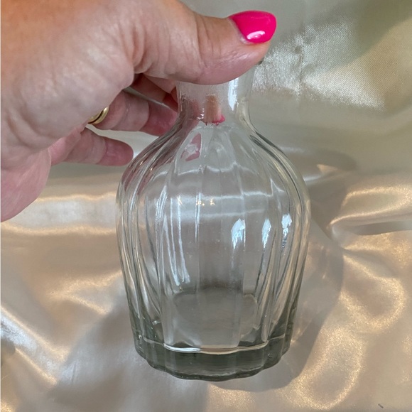 3/$30 SET OF 3 VINTAGE GLASS BOTTLES - Picture 10 of 13